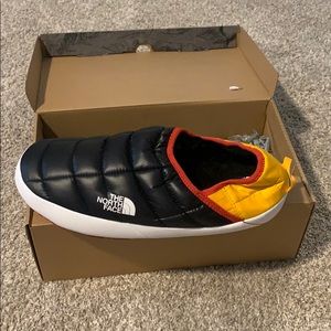 Men’s north face thermoball traction shoe